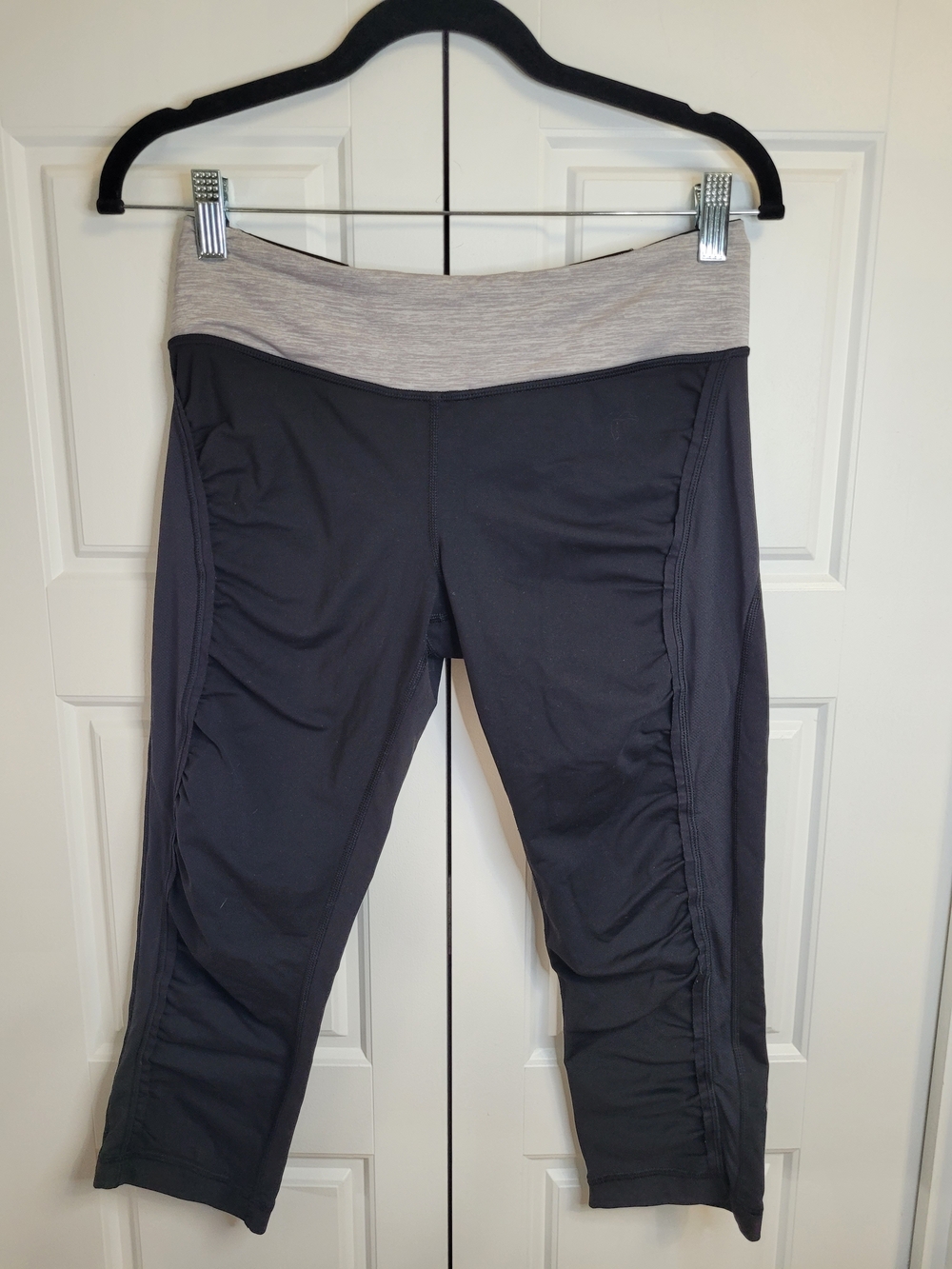 Lululemon Ruched Crop Leggings with Back Zipper Pocket - Size 8